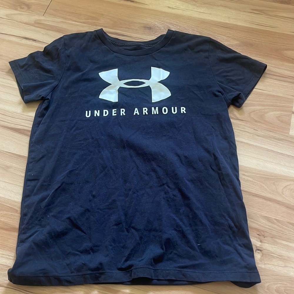 Woman’s Under Armour Tee Shirt